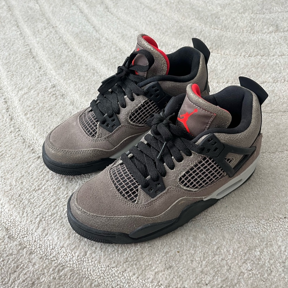 Nike Jordan 4s Taupe Haze size 6 women